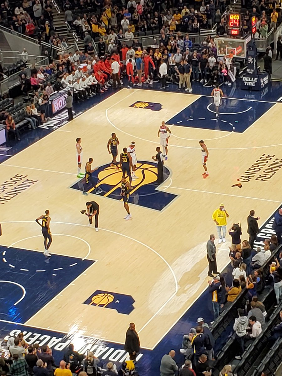 VixRyder's tweet photo. Another opening night, this time with hope of a not mediocre season https://t.co/VkSZtkjvNW