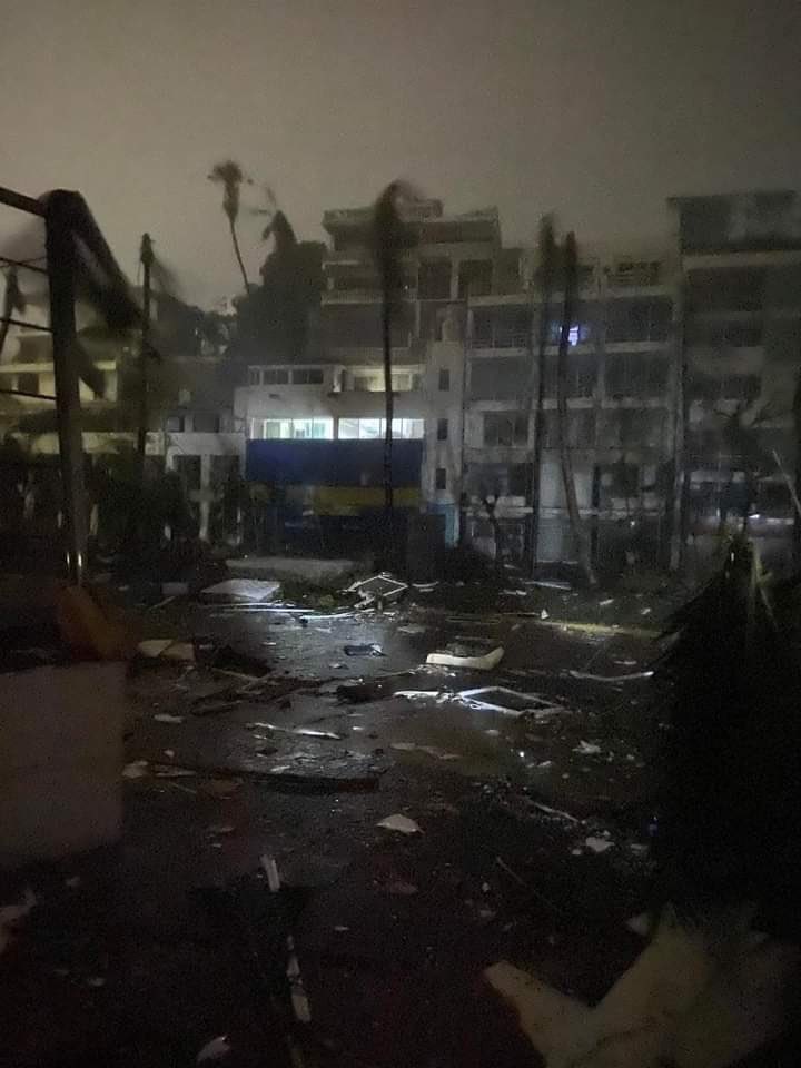 RJXMMichoacan's tweet photo. Preocupante la situación que se vive en #Guerrero tras el paso del huracán #Otis, muchas familias afectadas, que lamentablemente les costará mucho recuperarse ya que el presidente @lopezobrador_ quito el Fonden.

Toda nuestra solidaridad para los guerrerenses. https://t.co/ot2hfpFdJX