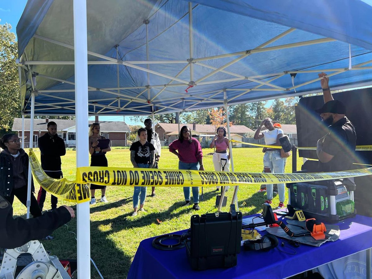 Shout out to CSI Knowles and Agent Martinez of <a href="/elizcityPD/">Elizabeth City PD</a> for coming to campus today and showing our CJ students what they do! <a href="/ECSU_SHSS/">ECSU-School of Humanities & Social Sciences (SHSS)</a>