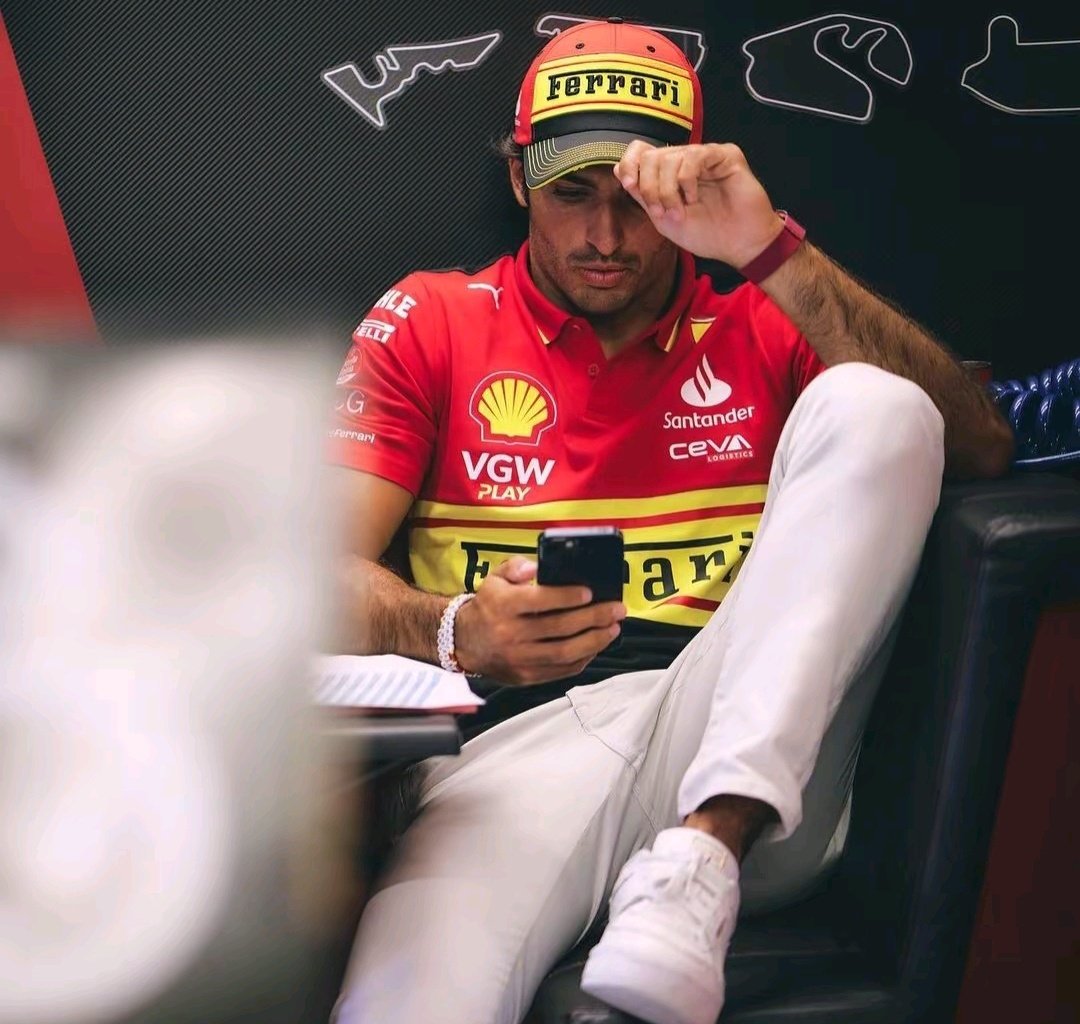 _dreamerpayne's tweet photo. Fav si quieres que haga está cuenta fic sobre Carlos Sainz ❤️ 

Haré una historia ficticia que podrás leer y tendrás actualizaciones todos los días https://t.co/s8frvQGiE0