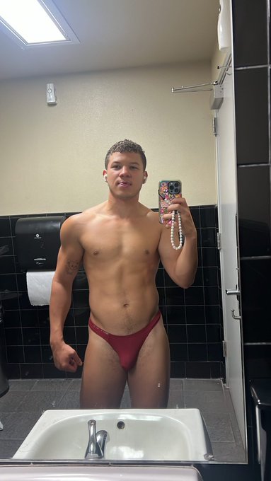 wore a thong to the gym today https://t.co/1Vw228hBQZ