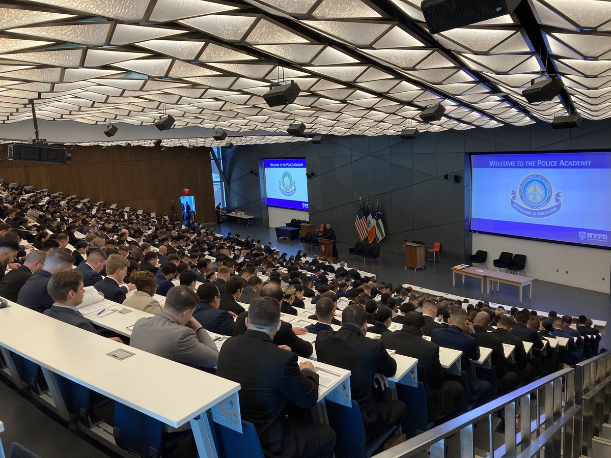 NYPDTraining's tweet photo. 👮‍♀️ Exciting news! Today we hired 600 new recruits! Meet your October 2023 recruit class.🚔 They're gearing up to start their journey toward becoming Police Officers. 🌟 Let's wish them all the best as they train to serve and protect our communities. https://t.co/dZpWuSBweQ
