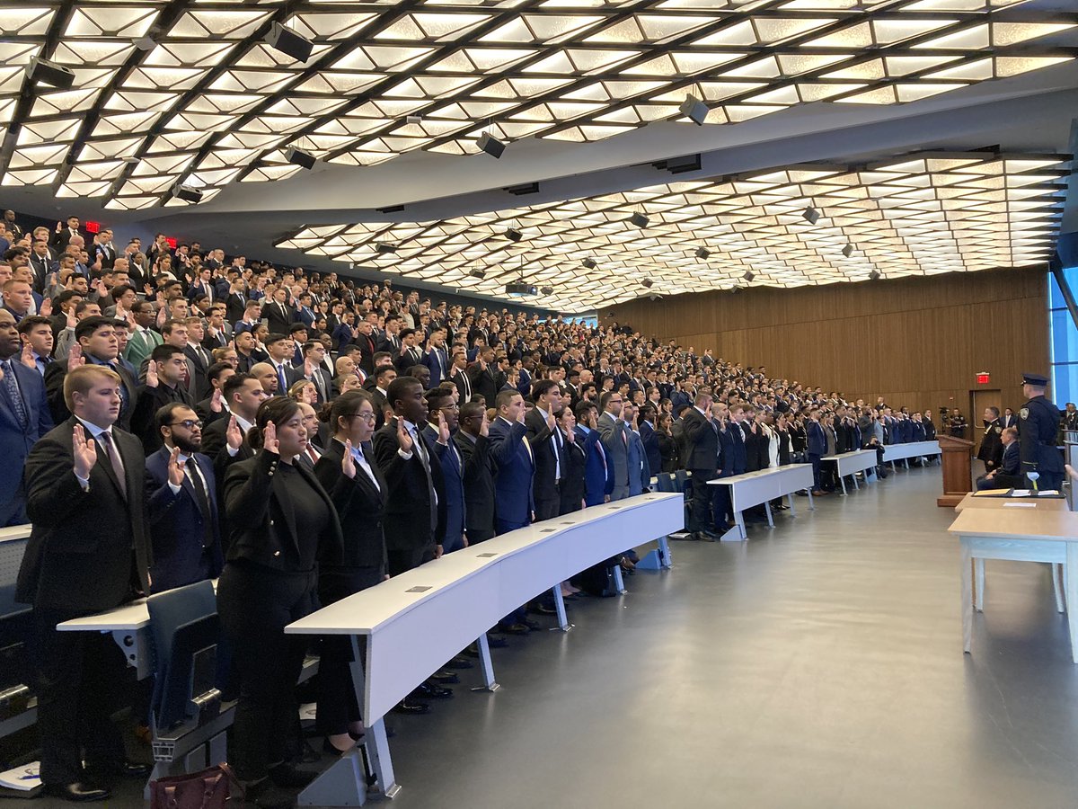 NYPDTraining's tweet photo. 👮‍♀️ Exciting news! Today we hired 600 new recruits! Meet your October 2023 recruit class.🚔 They're gearing up to start their journey toward becoming Police Officers. 🌟 Let's wish them all the best as they train to serve and protect our communities. https://t.co/dZpWuSBweQ