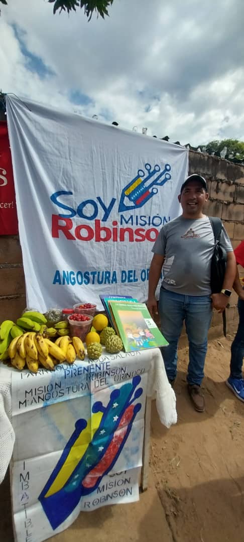 Aprende Con! #MisiónRobinson #SoyRobinsonBolivar #ActivosYFirmes Coord. Fas Productivo estadal realiza 2do Taller de Formación a Emprendedores Municipio Caroní Estado.Bolivar.
<a href="/_LaAvanzadora/">Yelitze Santaella</a> <a href="/amarcanopsuv/">Ángel Marcano</a> <a href="/MisinRobinsonP2/">Luis Raul Padrón</a> <a href="/NicolasMaduro/">Nicolás Maduro</a> <a href="/Sociabolivarian/">Lilian Oropeza</a>  @MPPEDUCACION <a href="/vicesocial/">Vice Social</a>