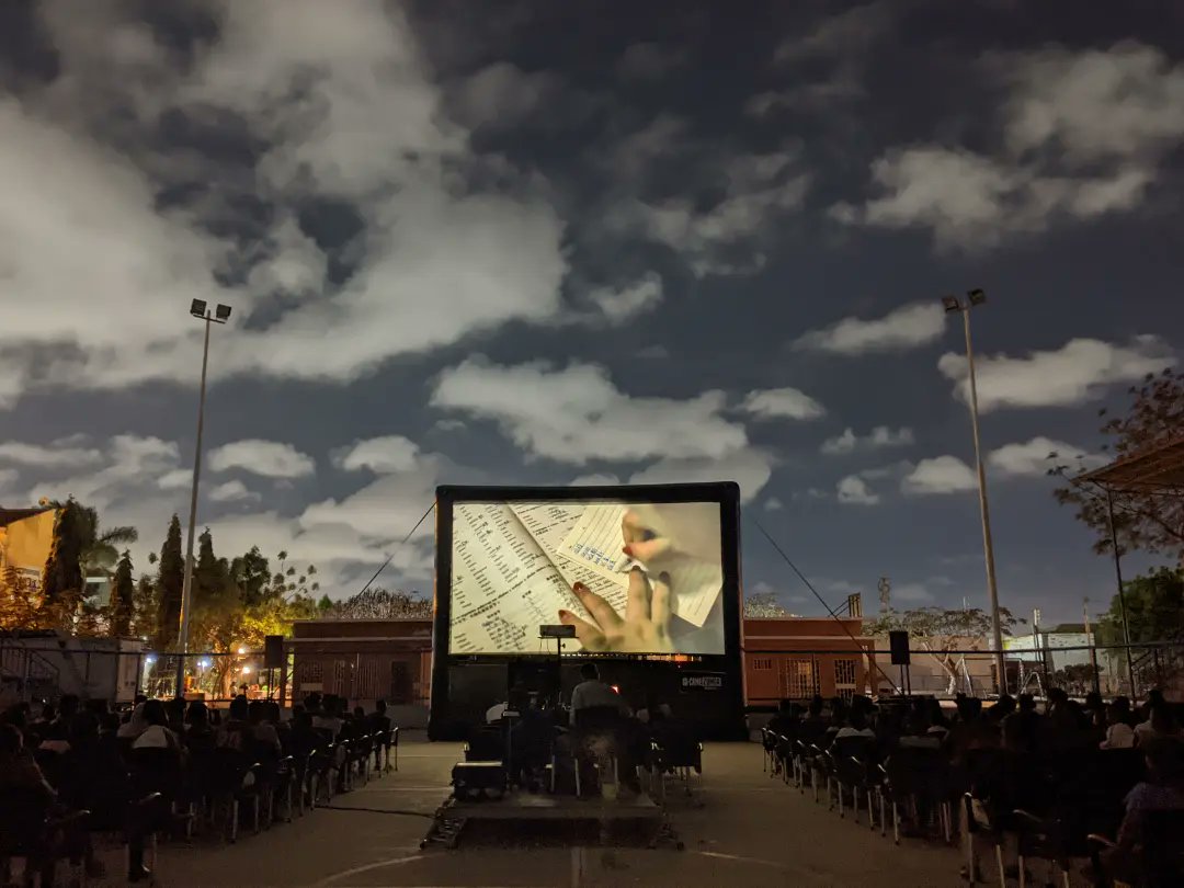 CINEZUNGA's tweet photo. Município de Talatona • Campo Polivalente 

Obrigada por te juntares a nós! 🧡

Esta sessão teve o patrocínio da @unitelao. As sessões do Circuito #UnitelAngolaMove decorrem entre os dias 29 de Setembro a 4 de Novembro (sextas-feiras e sábados).

⏭️ Próxima paragem: Prenda https://t.co/IkuVVwyAIc
