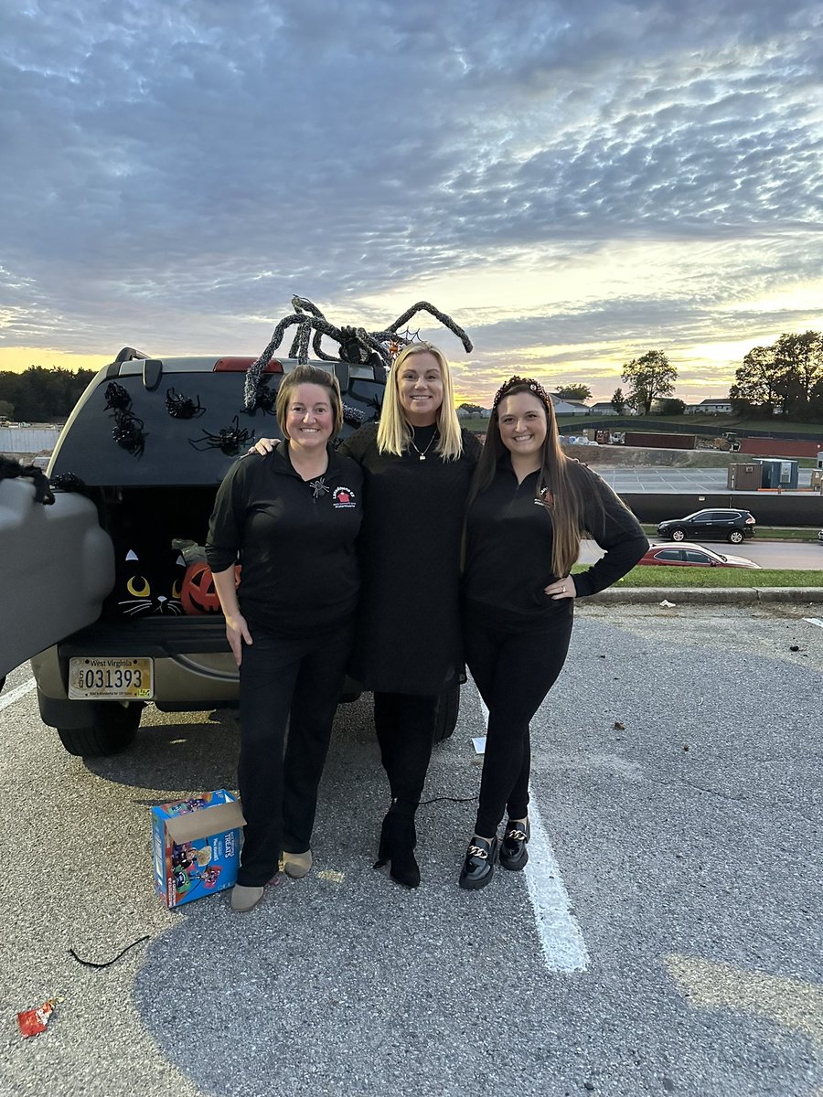 Alexandra West, MA, NCC (@mswestcsf) on Twitter photo Lansdowne’s Trunk or Treat was a huge success! So nice to see all our past and present students. Thanks for coordinating this amazing night <a href="/MsKrupaCSF/">🦋</a> 🕷️🕸️🍬🍭 <a href="/Lansdowne_ES/">Lansdowne Elementary</a> <a href="/amcbride28/">A. McBride</a> <a href="/MsPalmisano/">Andrea Palmisano</a> #BCPSCommunitySchool #LES&LMS #LansdowneElementaryCommunitySchool Lansdowne’s Trunk or Treat was a huge success! So nice to see all our past and present students. Thanks for coordinating this amazing night <a href="/MsKrupaCSF/">🦋</a> 🕷️🕸️🍬🍭 <a href="/Lansdowne_ES/">Lansdowne Elementary</a> <a href="/amcbride28/">A. McBride</a> <a href="/MsPalmisano/">Andrea Palmisano</a> #BCPSCommunitySchool #LES&LMS #LansdowneElementaryCommunitySchool