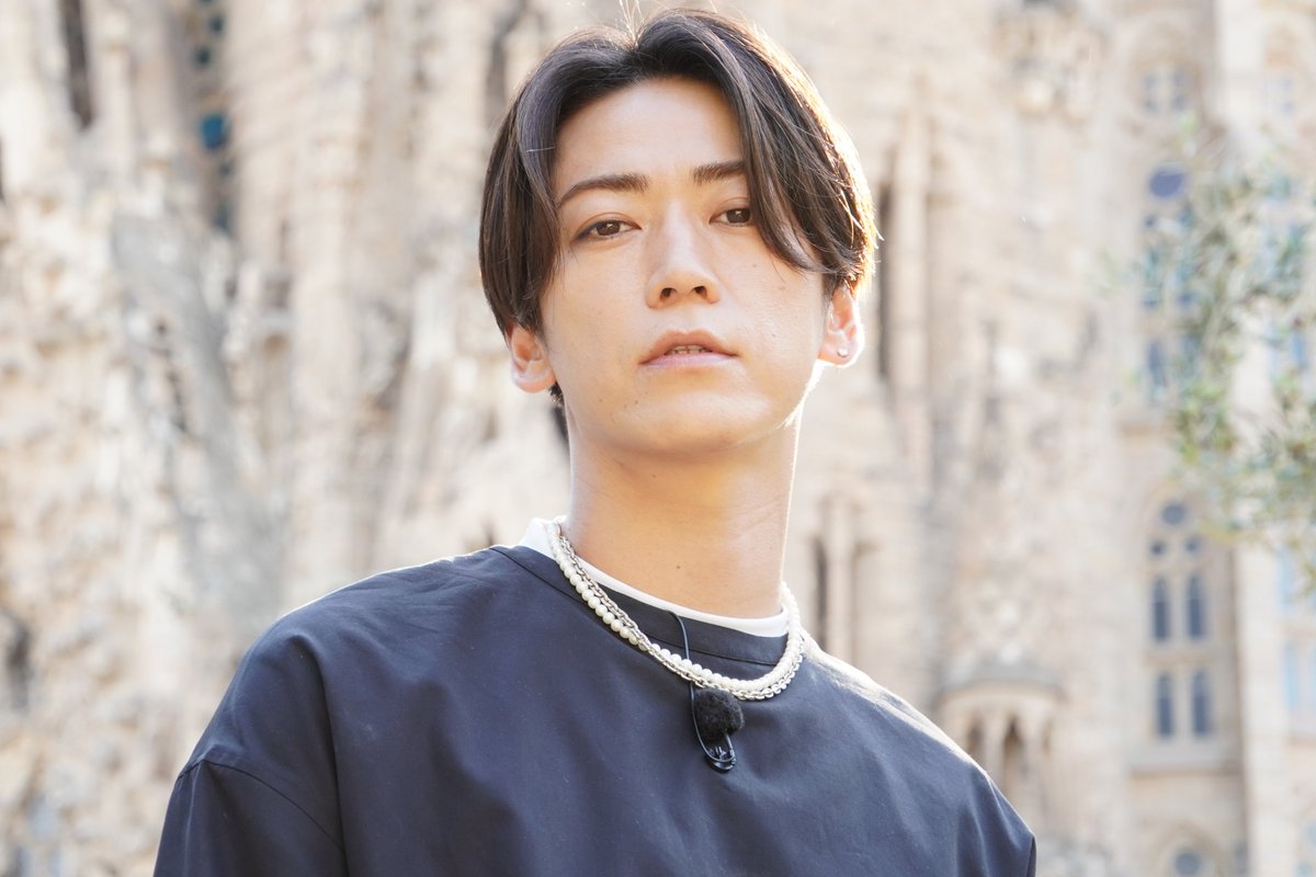 NanteJapan's tweet photo. Kamenashi Kazuya of the group KAT-TUN promotes his upcoming movie, Kaibutsu no Kikori, with a trip to Spain!

Watch the video here: https://t.co/OWgQ27hF5h

#亀梨和也 @kaibutsukikori https://t.co/Lq7YuJcgdX