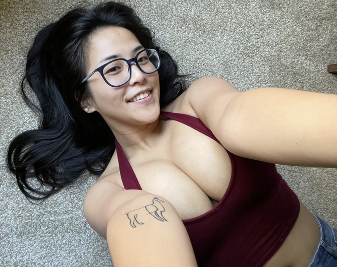1 pic. me for dinner? https://t.co/3wGxdFTwZE