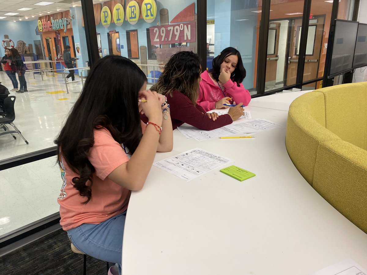 Our scholars are diving into their EB talks, reviewing last year’s achievements, and setting their sights on new goals for this year. It’s inspiring to witness their commitment to growth and success! @AliceJohnsonJrH #HornetNation #WeAreChannelview