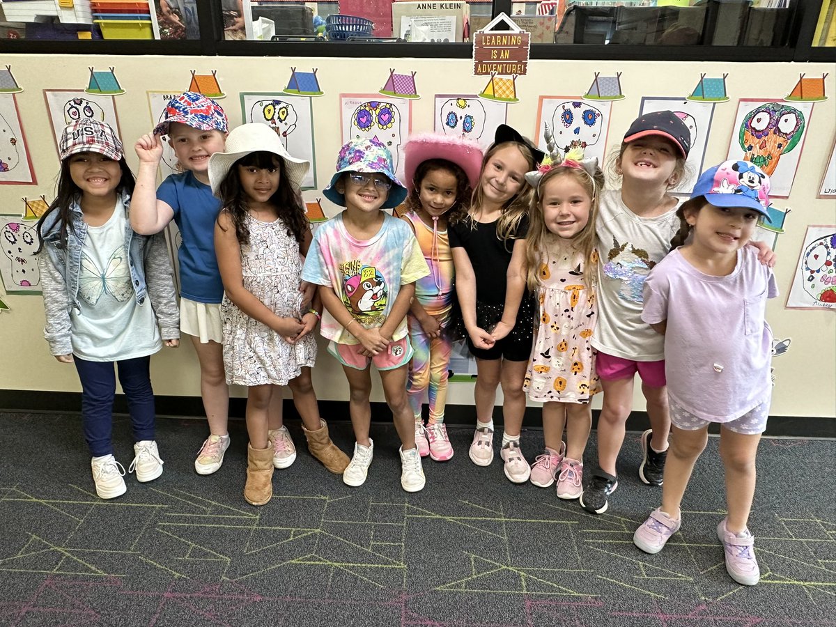 LesHowell09's tweet photo. Hats off to healthy choices! #RedRibbonWeek2023 @BrillKISD @KleinISD https://t.co/kAOZ8frghf