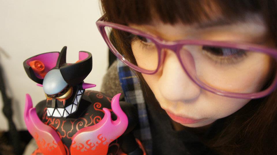 Who's that pokemon? La kokito con la peluca más dañada que el cabello de las barbies! Pero que no los engañe, porque hace un rato cuando tuve my first #𝐒kıtty·𓊈𝕘ossı𝚙·𝕔ᥲll𓊉 in the tea time, me aseguré de verme lo mejor posible. Cómo no hacerlo si iba a conocer a la reina!