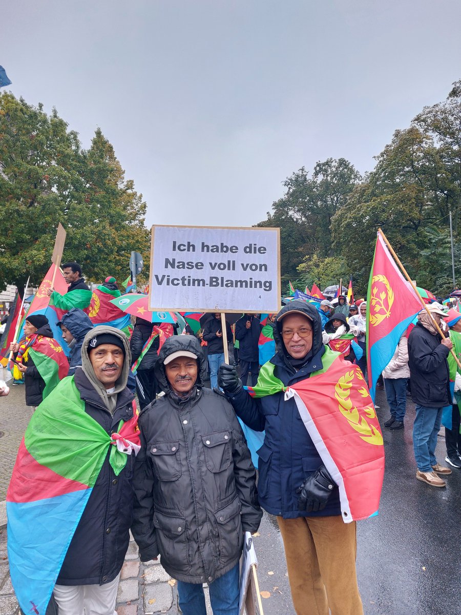 EriStimme's tweet photo. #DeutschEritreer fordern ein Ende der Täter-Opfer-Umkehr. #NoMoreVictimBlaming
#Eritrea #GewaltschafftkeinRecht #ERIDemo
@Polizei_MH
@stadtgiessen
@peterbeuth
@joerguwehahn
@PP_Stuttgart
@Stuttgart_Stadt
@DeutscheEritrea
@EllamellaMg
@Akberetey
@EritreaStories
@EritreischePost https://t.co/dRVmtZU7v5