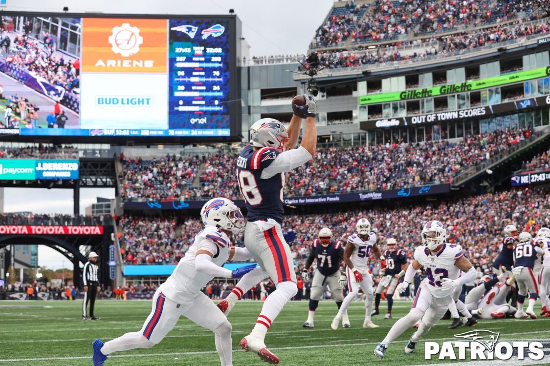 EricJAdler's tweet photo. Snapshots from the #Patriots 29-25 comeback win over Buffalo. #ForeverNE
BEST GAME PHOTOS: https://t.co/rx3JMpZgwL https://t.co/9LukaAyGuX