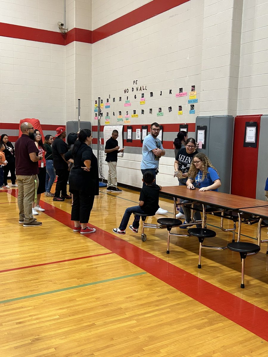 odms_sci's tweet image. More pictures from O ‘Donnell Middle School’s Fall Family Night. Families can play games in math, reading, science, and social studies. They can also pick to their child’s report card. #familyfun #educationalgames
@ODMSMustangs @AliefISD @AliefScience