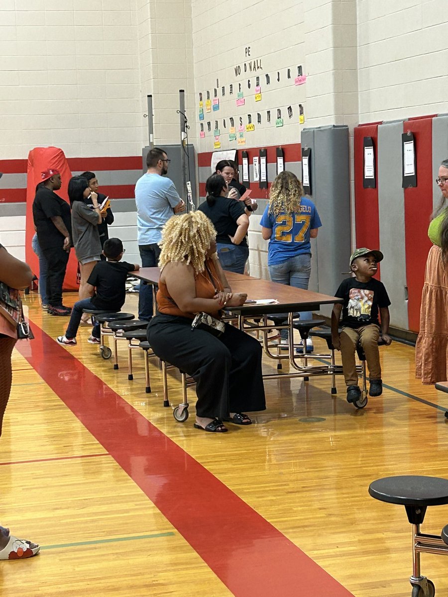 odms_sci's tweet image. More pictures from O ‘Donnell Middle School’s Fall Family Night. Families can play games in math, reading, science, and social studies. They can also pick to their child’s report card. #familyfun #educationalgames
@ODMSMustangs @AliefISD @AliefScience