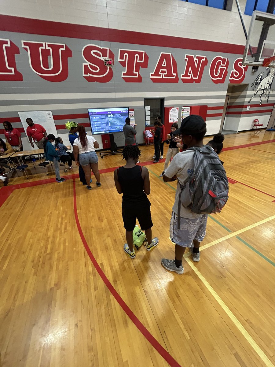 odms_sci's tweet image. More pictures from O ‘Donnell Middle School’s Fall Family Night. Families can play games in math, reading, science, and social studies. They can also pick to their child’s report card. #familyfun #educationalgames
@ODMSMustangs @AliefISD @AliefScience