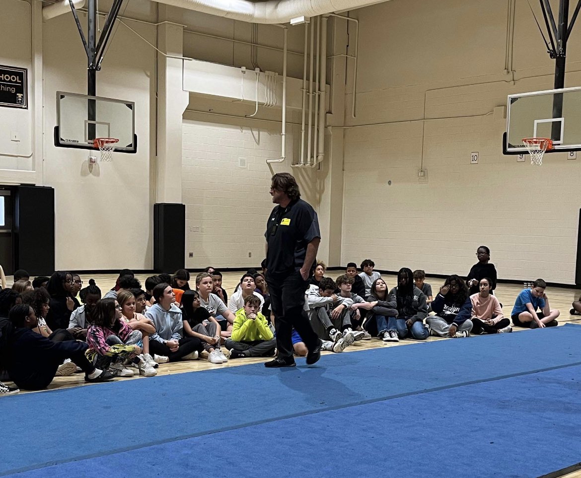 CoachBowb (@bowbcoach) on Twitter photo Coach Bowbliss and a few Bear wrestlers went over to Twin Rivers Middle School, and shared the 3C’s of Mountain View Wrestling, Character, Commitment, and Competition <a href="/mvbearwrestling/">MTNView Wrestling</a> <a href="/MVFootballBears/">Mountain View Bears Football</a> <a href="/M_Broughton2/">Marquel Broughton</a> <a href="/OrvilleDuffus/">Orville Beckford-Duffus</a> Coach Bowbliss and a few Bear wrestlers went over to Twin Rivers Middle School, and shared the 3C’s of Mountain View Wrestling, Character, Commitment, and Competition <a href="/mvbearwrestling/">MTNView Wrestling</a> <a href="/MVFootballBears/">Mountain View Bears Football</a> <a href="/M_Broughton2/">Marquel Broughton</a> <a href="/OrvilleDuffus/">Orville Beckford-Duffus</a>