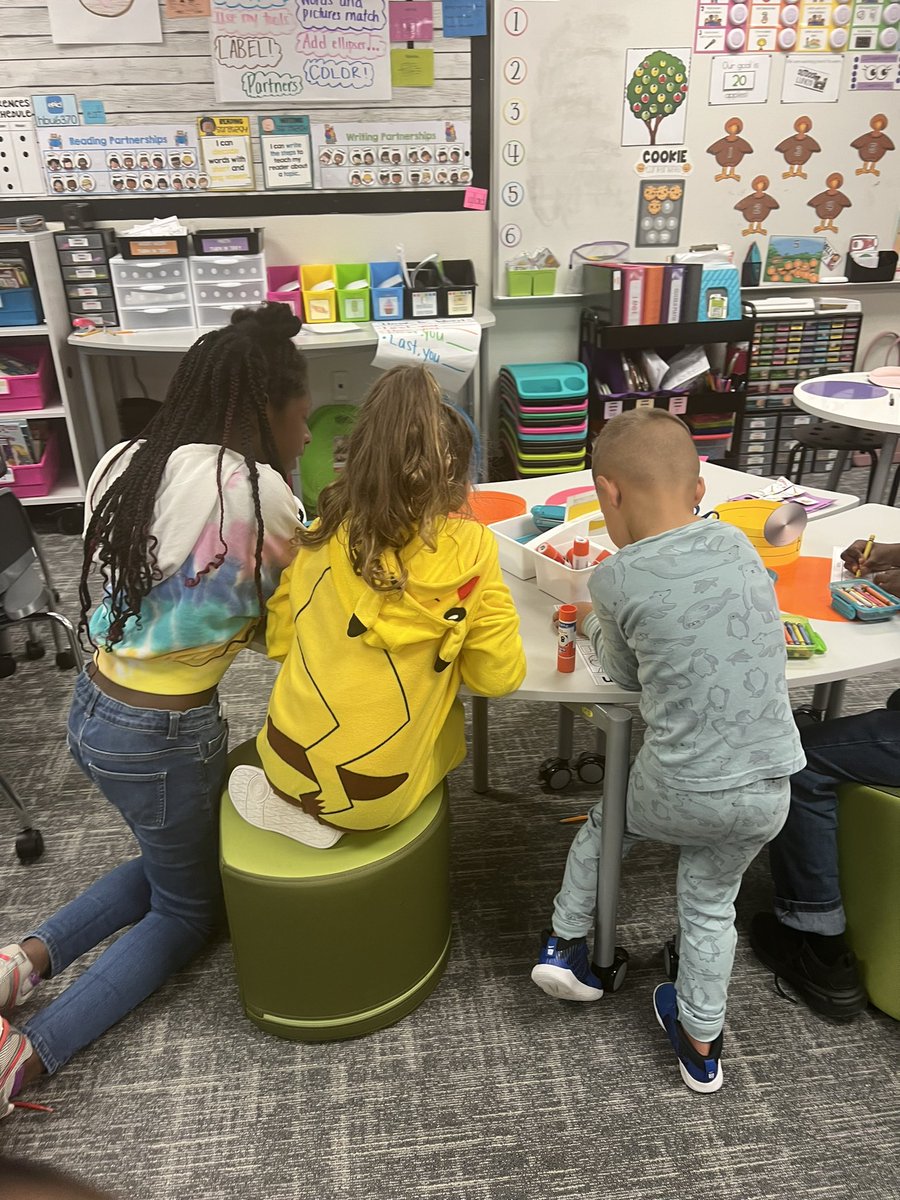HowardsPreK's tweet photo. I thought I would share something that brought me joy today! This 5th grader came to help me out today and MAN it was on time! Please come again! We miss you already! #RESUbuntu #RobertsonU https://t.co/0ZO51nRXrM
