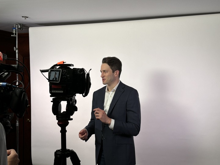 .@Ryeisenman, Co-Founder and CEO of Arch, interviews with @intention_ly at #SchwabImpact. 

@gotk1s🔥📽️👀