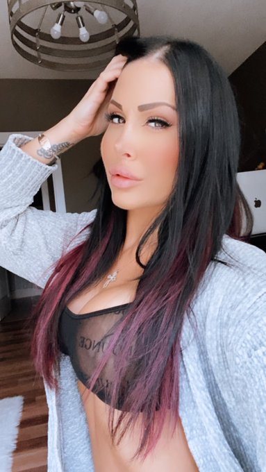 In action vs Lounging (with good lighting) 😆   https://t.co/Tc5Q4ArrB0 https://t.co/56qS9tFMSm<a href="/tag/stepmommy"class="tags"><span>#stepmommy</span></a>