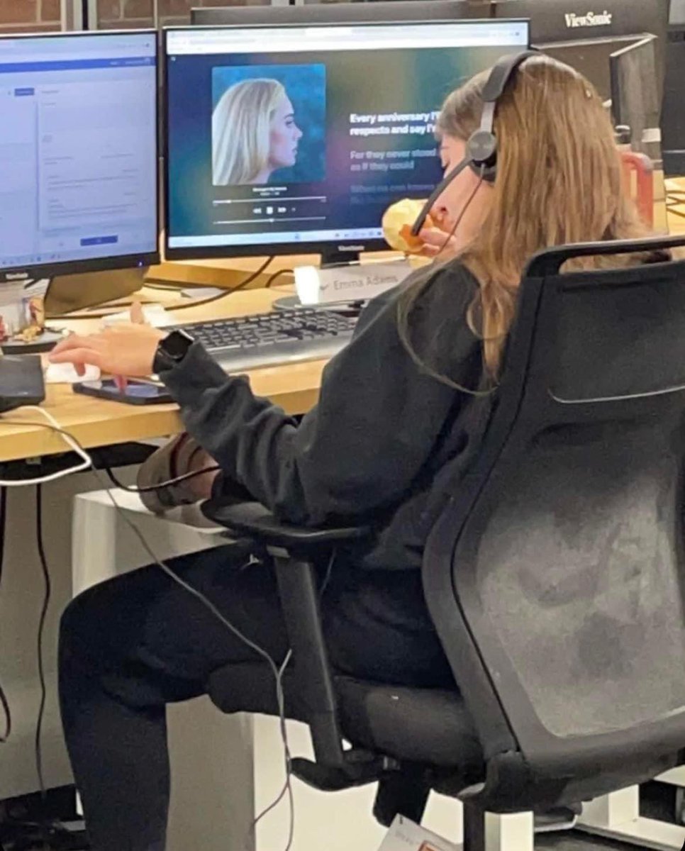 jcamiloorozco2's tweet image. El Trabajo me está matando. 

 yo en el trabajo: