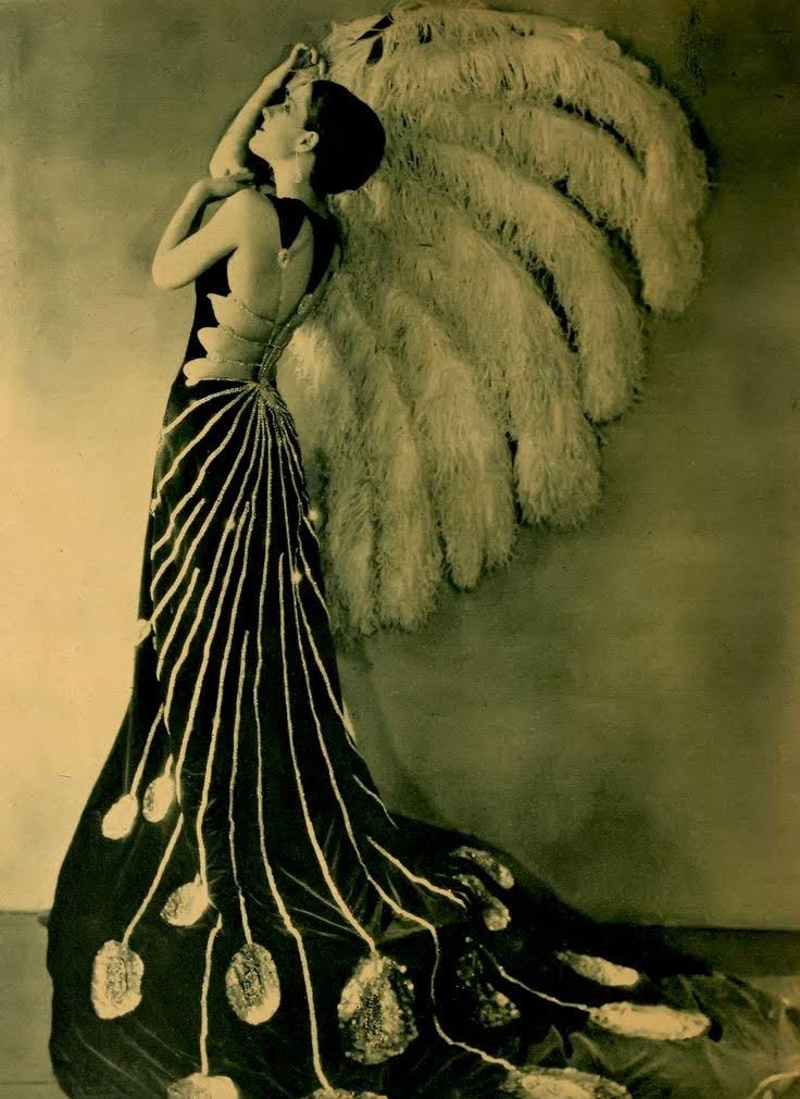 SWMaybelline's tweet photo. https://t.co/fF5ouUsnuL
The Maybelline Story takes its readers back to the Golden Age of MGM. Maybelline color ads in the 1930s were created at the studio in Culver City, CA. 
#artdeco #makeupartist #Hollywood #vintagestyle #VintageColor #beautyproducts #beautycare #COSMETICS https://t.co/tWrS0v0ZhX