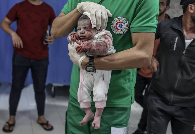 Ölümü gözümüzde büyütmüşüz. Meğer ölüm Gazze’de çocuk işi…
…
#ForPalestine