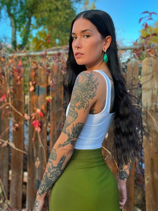 Watch Peechfuzzzz's leaked NSFW photo on TwXstars