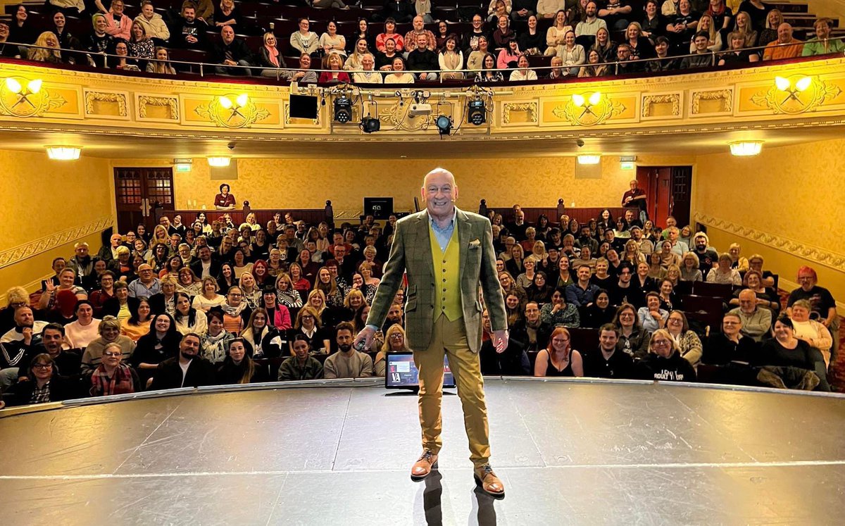 It was so lovely to meet Scottish Detective David Swindle tonight at The Palace Theatre, Redditch, after his gripping true crime show “The Makings of a Murderer”…a fascinating insight into some of Britains most notorious killers, and how they were caught #themakingsofamurderer