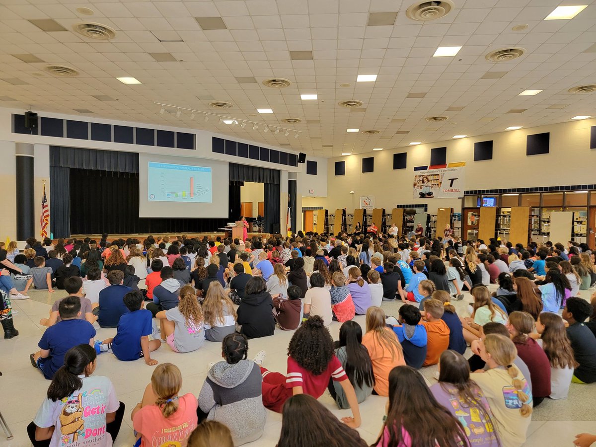 NizherDiazVela's tweet photo. Our Wildcats had such a great opportunity today learning about substance abuse and the harmful effects of opioids. Thank you @CrimeStopHOU for your dedication! #lotsoflearning #RedRibbonWeek2023 @TISDNIS @Shann_Gutierrez https://t.co/KX6jiLFzT5