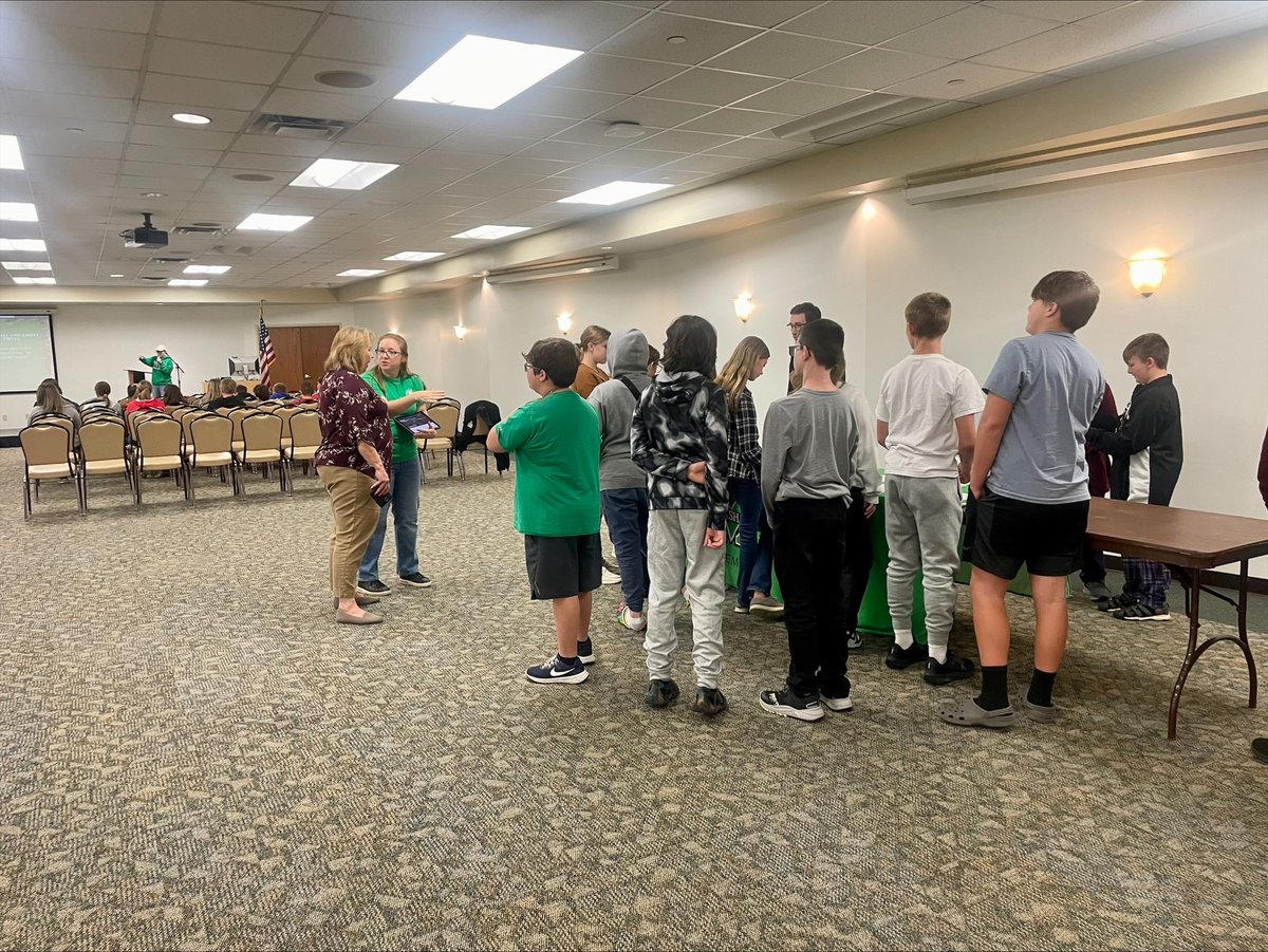 Math_MU's tweet photo. Gifted and talented middle school students recently visited campus and were given a glimpse of their academic future as they were intrigued by demonstrations from professors from the Department of Math &amp; Physics. 
#marshallumathematicsandphysics #STEM #Marshall https://t.co/dUDb8lXKyK