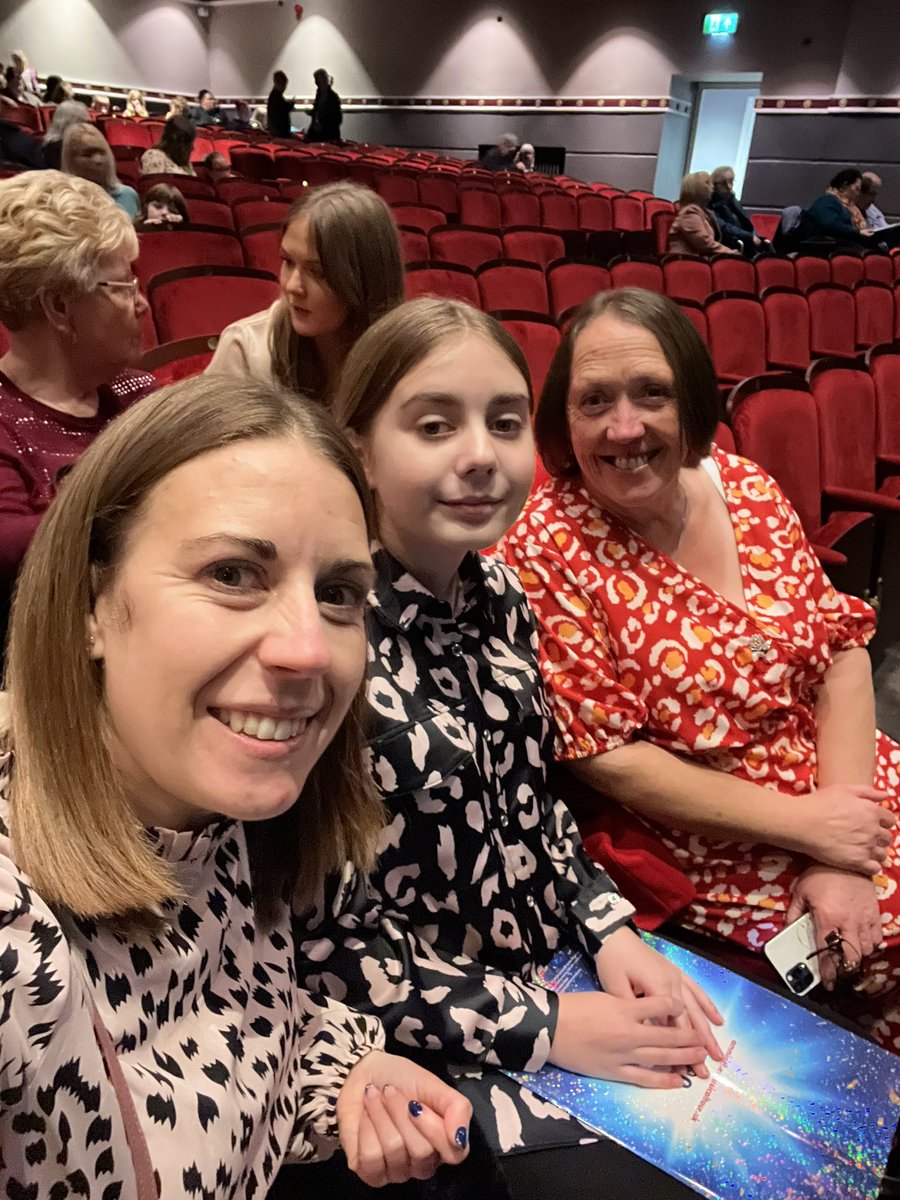 sammieg_85's tweet photo. Went to watch Annie at Hull New Theatre last night! The whole cast was amazing, especially @CraigRevHorwood as Miss Hannigan!!! Just a shame it was a school night as we would’ve loved to of met Craig ❤️ Thank you @margohull for the tickets ❤️ https://t.co/qeFNFUua6N