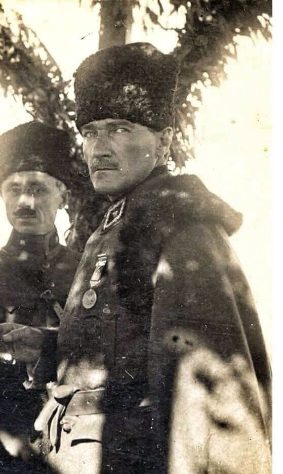 Atatürk, ezilen bir ulusun ezenlere karşı isyan etmiş bilinciydi...

#YAŞASINCUMHURİYET
#Cumhuriyet100yaşında
#Cumhuriyetimizin100YılıKutluOlsun
#GünaydınHayat✌️