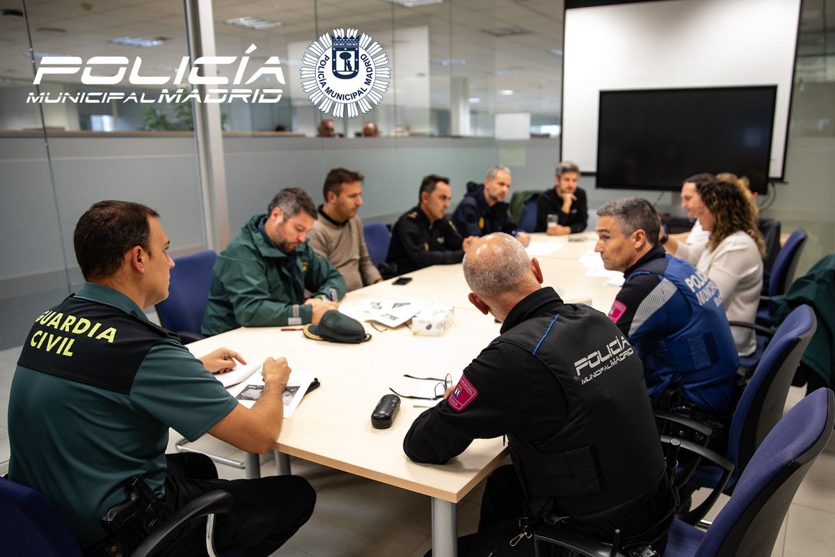 policiademadrid's tweet photo. 🚨 Estamos participando en un #simulacro de búsqueda y localización ante casos de personas desaparecidas junto con el Ministerio del Interior, #SGSICS, @cndes_oficial , @guardiacivil y @policia.
🚔Trabajamos juntos para mejorar y garantizar tu seguridad.
#PMM https://t.co/i63qTJxEgG