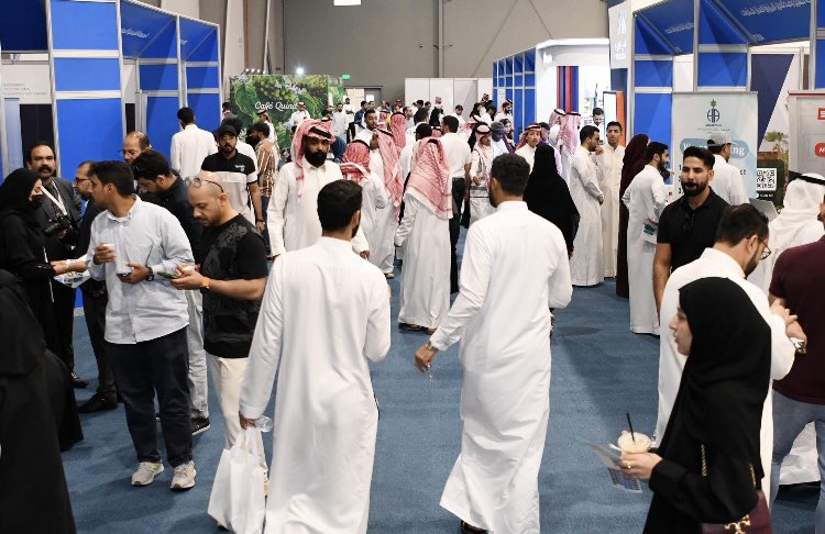 Wadaef2015's tweet photo. 📌فرص عمل متنوعة تعرضها الشركات المشاركة في #معرض_وظائف_2023 اليوم
من الساعة 1 ظهرا وحتى 8 مساء

⌛️ يستمر حتى غد الخميس  
📍 تنظمه #غرفة_الشرقية ممثلة بمركز التوظيف في الظهران إكسبو" بالراكة
▪️ يشترط التسجيل المسبق لدخول المعرض: https://t.co/a3awcmZYHh
🔸 يمنع احضار اي نسخ ورقية https://t.co/wJbDVev4Z1