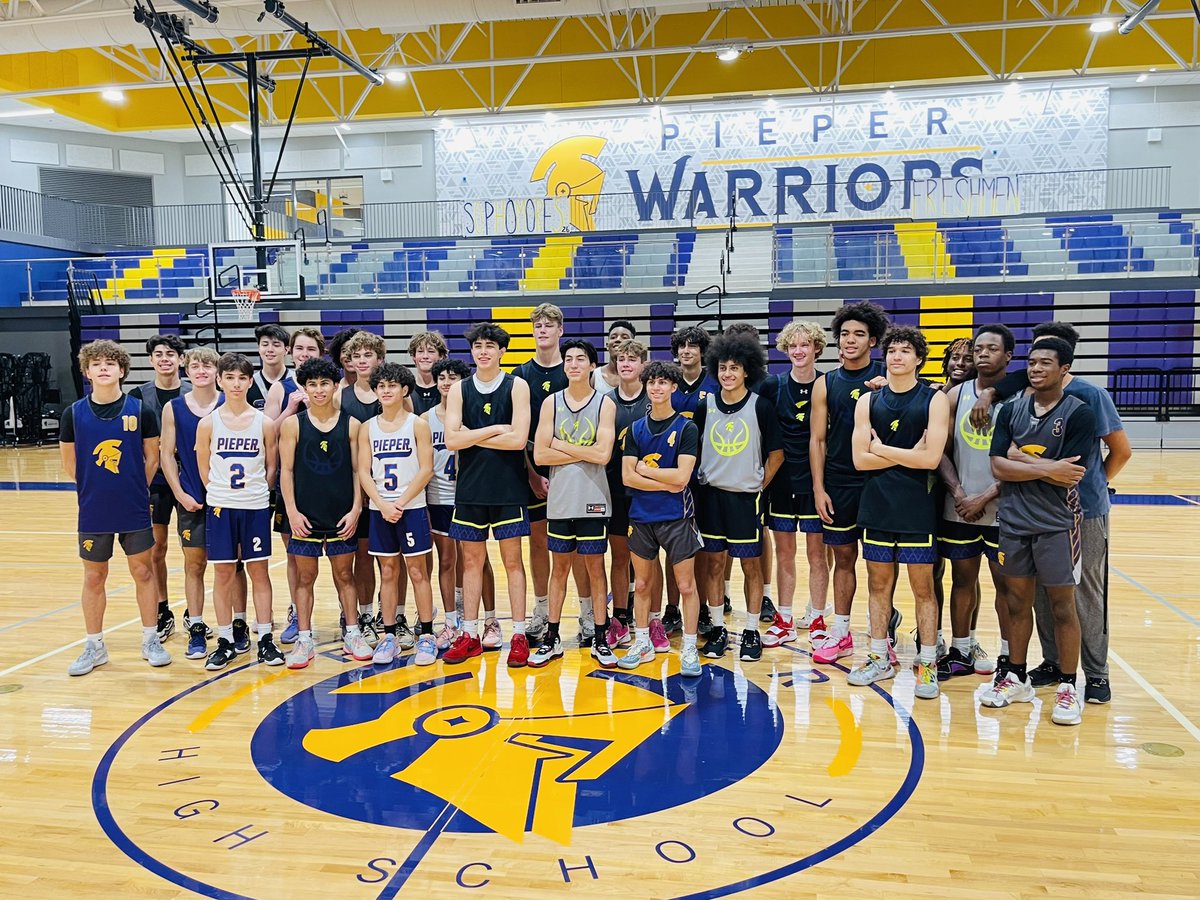 CoachSJEdwards's tweet photo. First official day of basketball! The men showed up and got better, 1 practice down around 70 to go. We also handed out number 3 today. Congratulations Elliott you are deserving of the honor. Time to go to work! 
#BuildTheEmpire #The3Es https://t.co/F22yQwvGDA