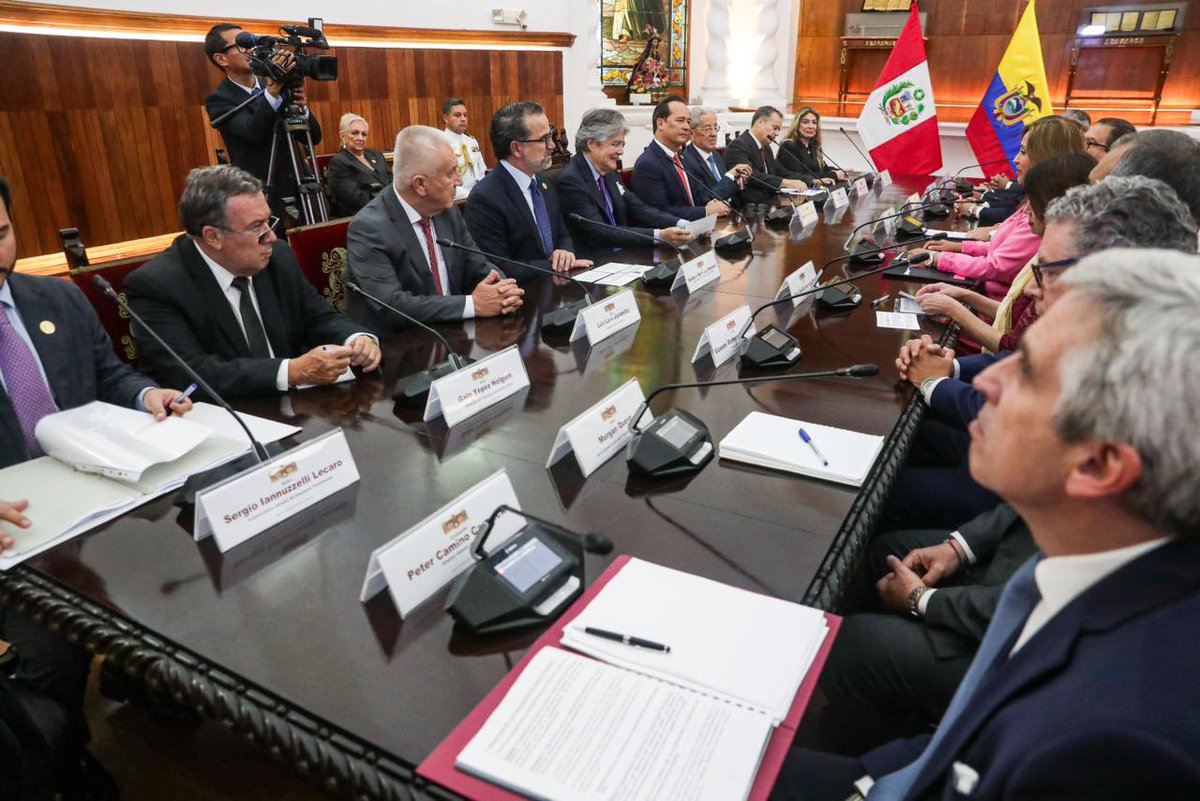 #Perú
El ministro de Defensa Nacional, Grad. Luis Lara, acompañó al Presidente de la República <a href="/LassoGuillermo/">Guillermo Lasso</a> a la suscripción de Notas Reversales sobre la aplicación de la vigencia del Plan Binacional, así como el Reglamento del Acuerdo que establece la Comisión Binacional 🇪🇨🇵🇪