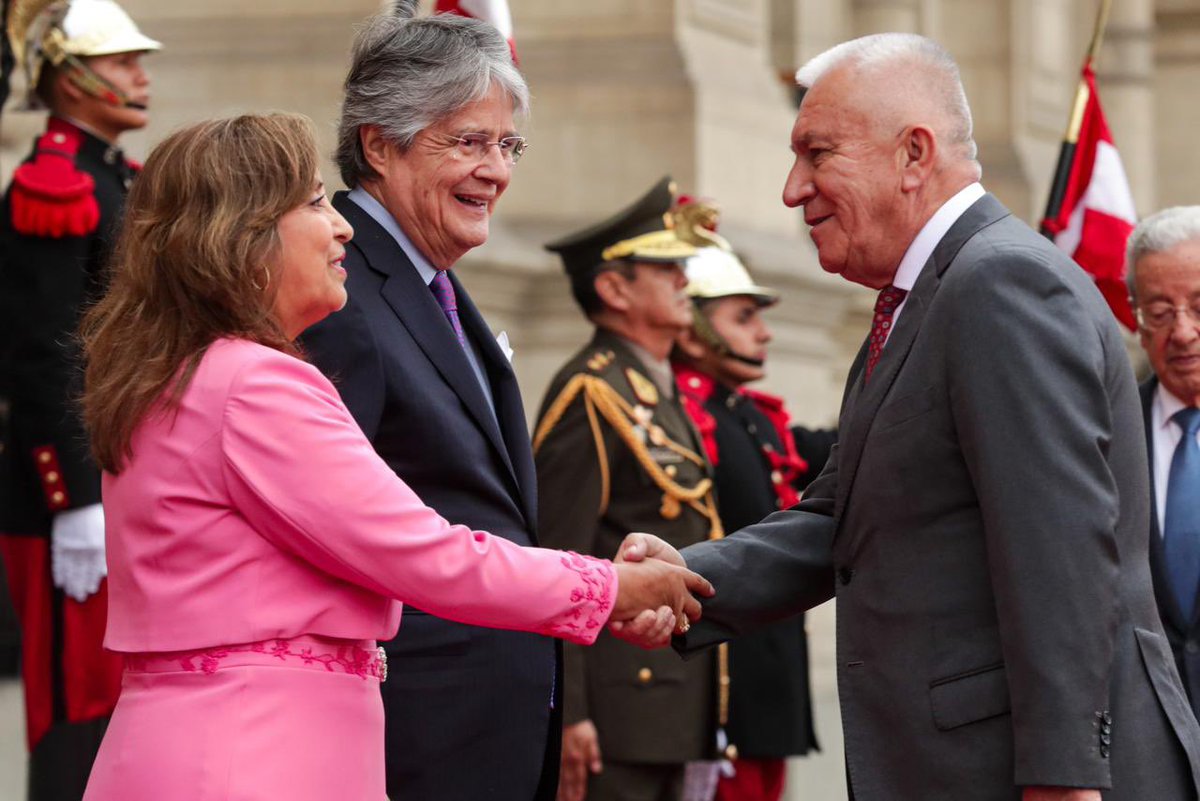 DefensaEc's tweet photo. #Perú
El ministro de Defensa Nacional, Grad. Luis Lara, acompañó al Presidente de la República @LassoGuillermo a la suscripción de Notas Reversales sobre la aplicación de la vigencia del Plan Binacional, así como el Reglamento del Acuerdo que establece la Comisión Binacional 🇪🇨🇵🇪 https://t.co/876u3zpNNU