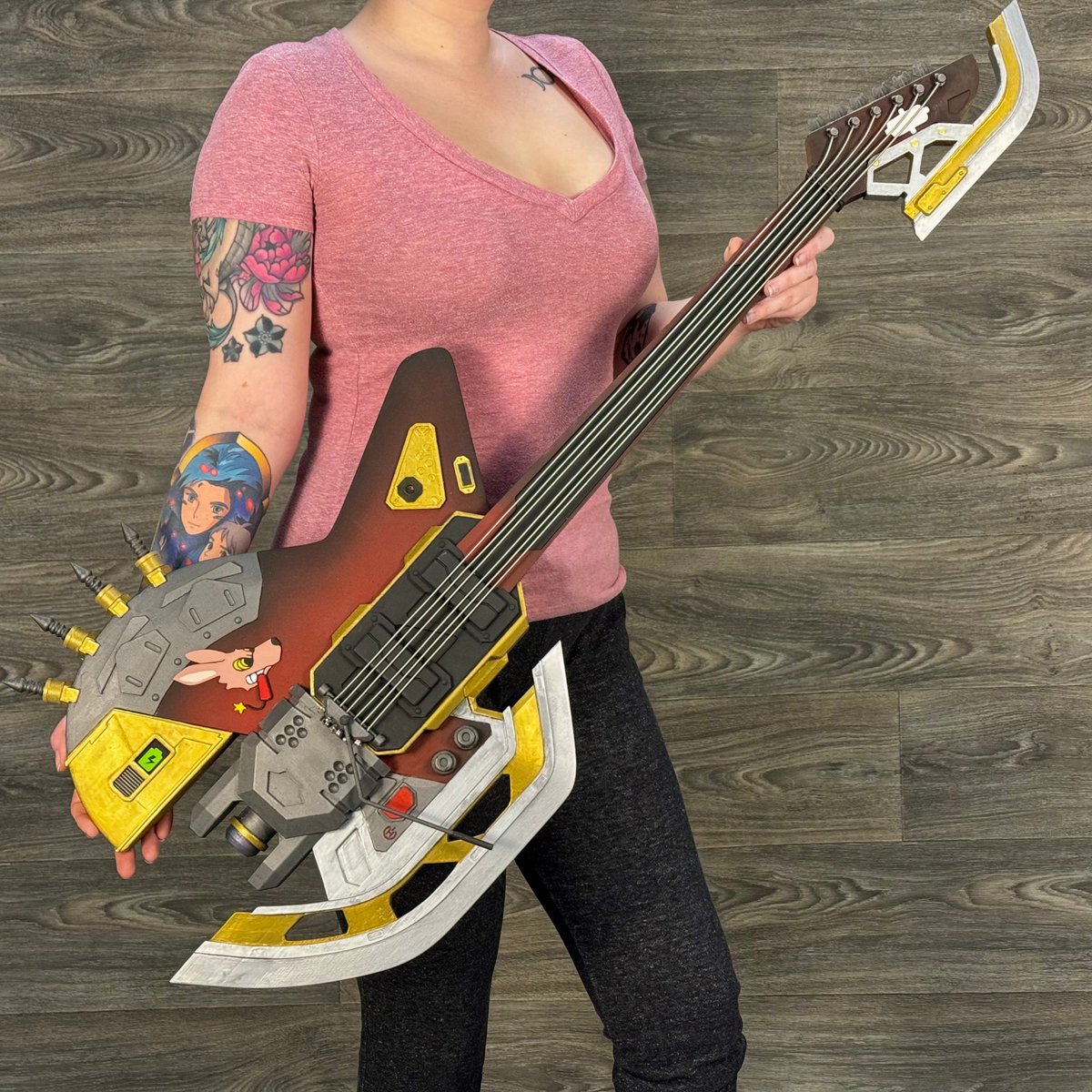 Senpai3D's tweet photo. Debated on making this at first but I think it might be my best work yet! The Razor's Edge Heirloom Guitar is complete and available now on https://t.co/bBoj27G0as! This one is going to Fuse's VA @benjipea,  but you can pick up your own now! 💜 
#ApexLegends #ApexLegendsFanart https://t.co/O5djGX8SgK