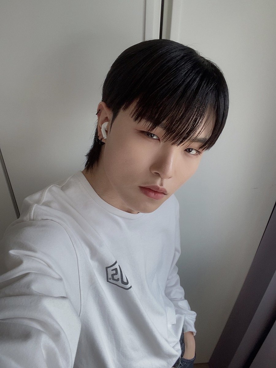 WHO_THE_X's tweet photo. NO CHEATING
The last picture of an idol in your gallery is your soulmate.
Promise I didn't cheat. I just have ALOT of photos saved of this man ๐
#SUPERKIND #playSUPERKIND #bmu_2k23 #์ํผ์นด์ธ๋ #prid_daemon https://t.co/ev30cIOVjS