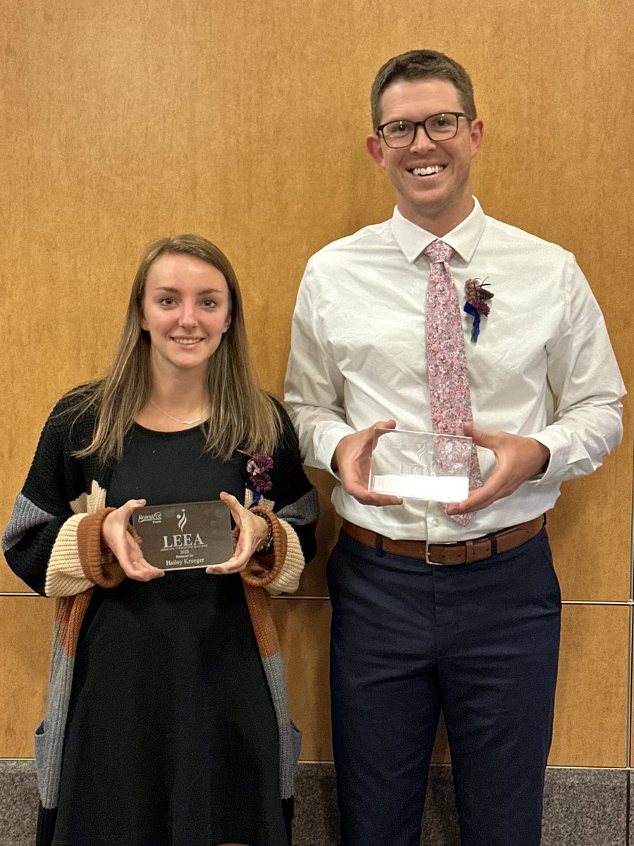 HumphreyElem's tweet photo. Honoring HLWW staff at the #LEEA Banquet sponsored by @ResourceStCloud and celebrating educators who demonstrate excellence! Congratulations to Ms Krueger, 4th grade teacher at Humphrey and middle school teacher Mr Hertwig on your awards! We are #LAKERproud of you!! 💙💛⚓️ https://t.co/7xbUjlgpu5