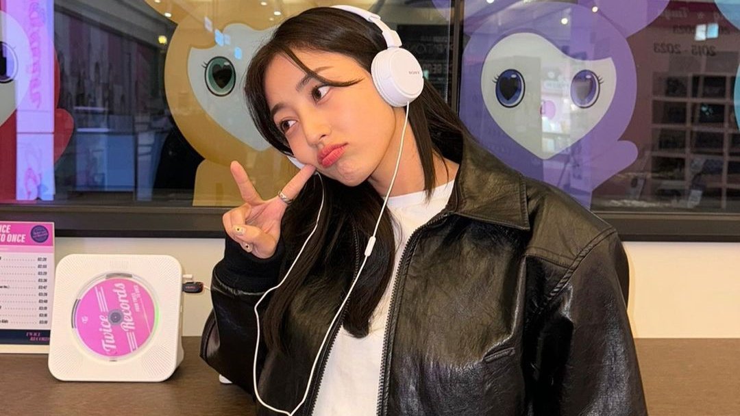 𝚂i me lo preguntan, yo estoy por aquí más que lista para echar chismesito con mi niña en su #𝐒kıtty·𓊈𝕘ossı𝚙·𝕔ᥲll𓊉 porque es lo que nutre nuestras almas día a día, nada mejor que hacerlo en familia ૮꒰ ˶• ༝ •˶꒱ა  y con la mejor compañía.

𝑓𝕒i͜͡r𝚢 𓂃 ࣪˖ ִֶָ 🧚🏻‍♀️ 𝚉y𖦹 !