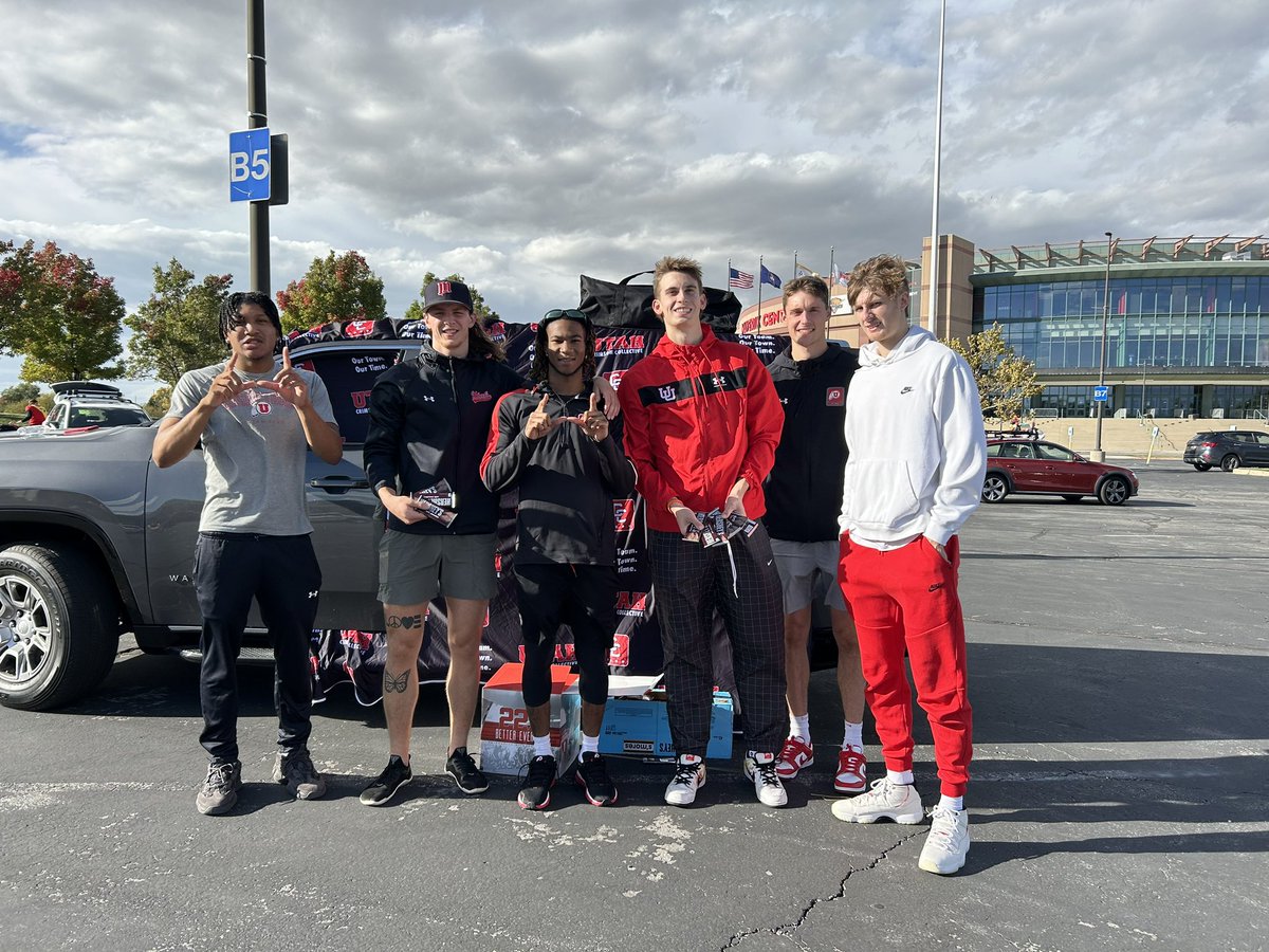 Hanging at the Trunk-or-Treat party with @MakeAWish ♥️ @UtahMBB | #OurTownOurTeam