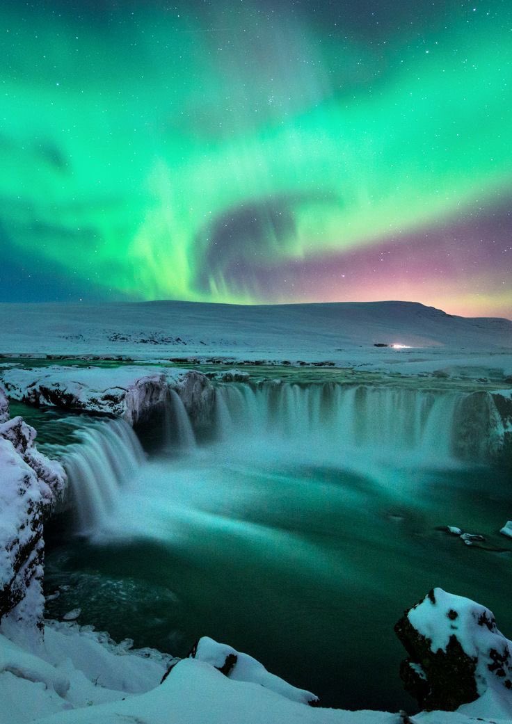 Destriiix's tweet photo. @HumansNoContext Iceland is beautiful https://t.co/zCHI6F2oBN