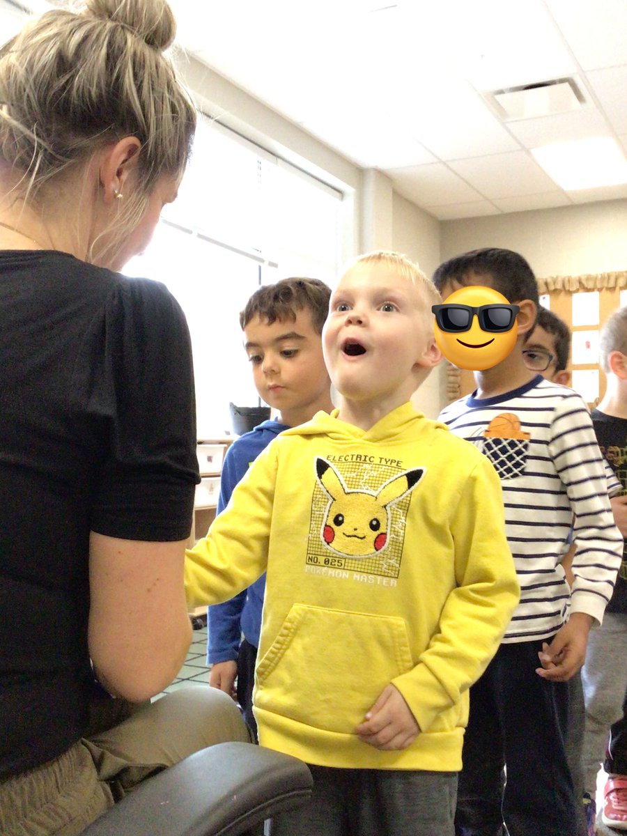 I just love how this picture captures so much excitement <a href="/SACTVDSB/">Sir Arthur Currie PS</a> Today students got their 3rd clue for our Mystery Box item this week-a sense of touch! @LisaPaiva6 <a href="/TVDSBKinder/">TVDSBKindergarten</a>