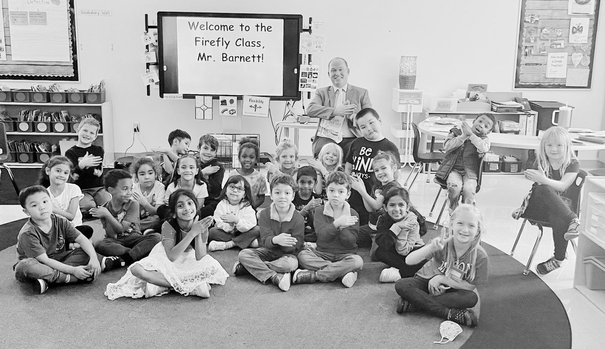 Enjoyed guest 📖ing a story about a Peddler who kept trying 1 way⬆️, but needed 2 try a diff way↖️↗️ 2 get his caps🧢🐒back! Ms Sarah Turton’s Fireflies 🔥+🪰 showed some fancy✨ Flexibility moves🕺🏼 just in ⏰ 2 capture this 🤳🏻#MasonMoment ✅ ! <a href="/MrsBly_MECC/">Melissa Bly</a>