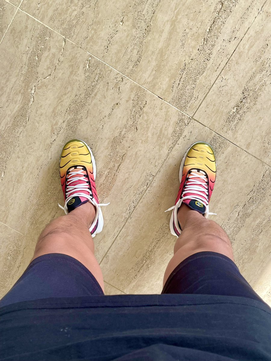What’s on my feet today?

Nike TN plus OG Yellow Pink Gradient 💛🌸

#womft