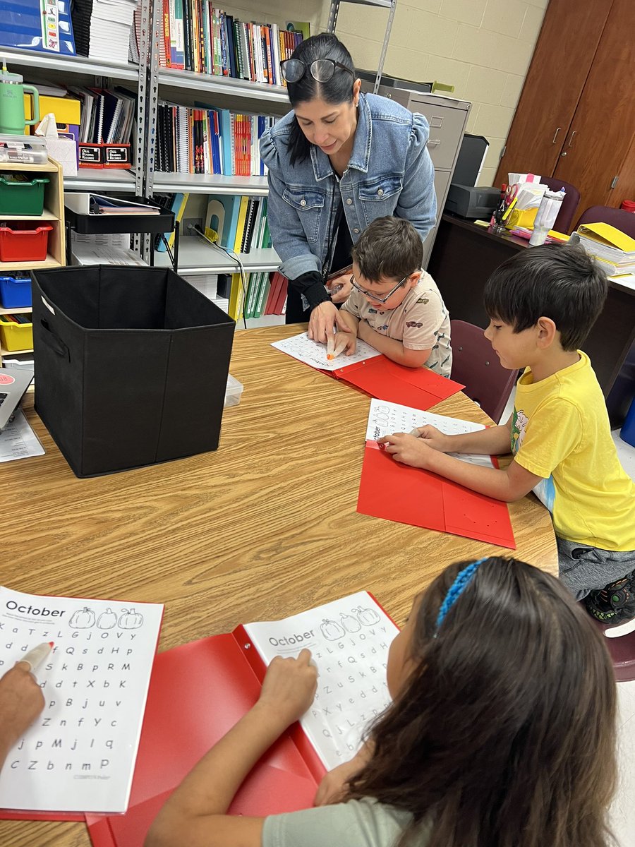 drmandy_thomas's tweet photo. Elementary Literacy Interventionists working hard to close gaps and build strong readers @McAllenISD @Pena2Patricia @SandraDGarcia2 https://t.co/Txl7n5F6je