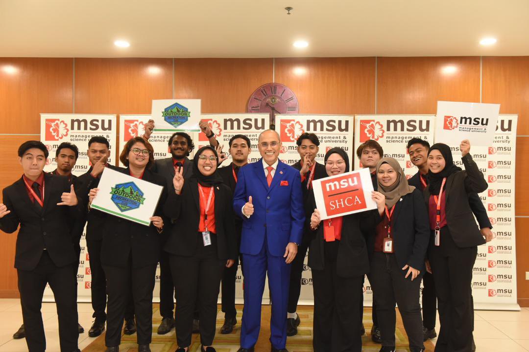 MohdShukriYajid's tweet photo. Sent off the #MSUrians from @MSUmalaysiaSHCA on their Young Ambassador Program to Lombok  Indonesia, part of the  @MSUmalaysia  Global Leadership Program. Reflect on  this experience as future global citizens. @MSUGlobalAffair #MSUmobility #GLP https://t.co/urXFL16Jbd