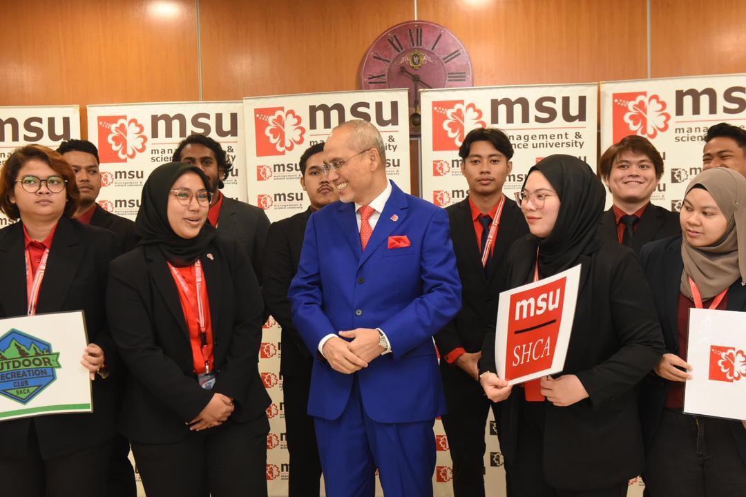 MohdShukriYajid's tweet photo. Sent off the #MSUrians from @MSUmalaysiaSHCA on their Young Ambassador Program to Lombok  Indonesia, part of the  @MSUmalaysia  Global Leadership Program. Reflect on  this experience as future global citizens. @MSUGlobalAffair #MSUmobility #GLP https://t.co/urXFL16Jbd